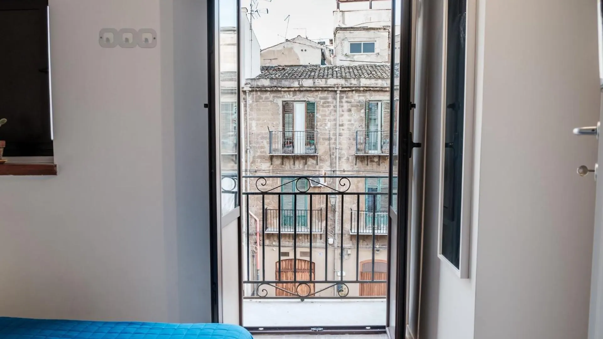 Caza ~ Palermo Apartment 0*,  Italy